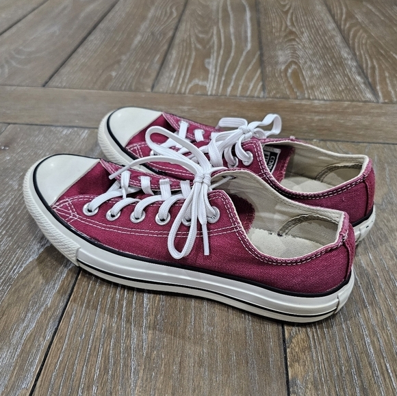 CONVERSE CHUCK TAYLOR ALL STAR MAROON, Women's Size 7, Men's size 5 - Picture 2 of 8